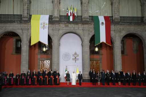 Los mexicanos esperamos mucho más de lo que jamás obtendremos del Papa