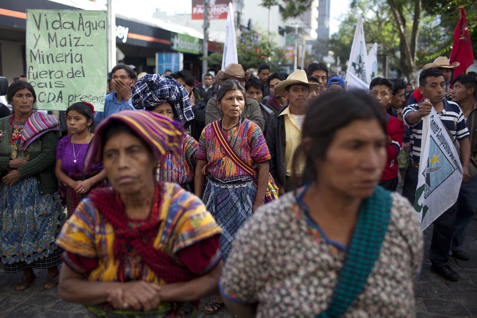 El caso del “Lote Ocho”: las mujeres indígenas exigen a las empresas que rindan cuentas por la violencia