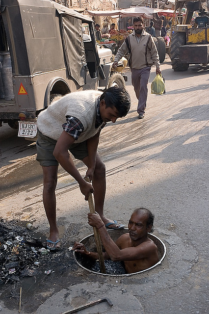 भारत में मानव मलमूत्र हटाने के कार्य (मैनुअल स्केवेंजिंग) को समाप्त करने के लिए हिंदू धार्मिक नेताओं को बोलना पड़ेगा