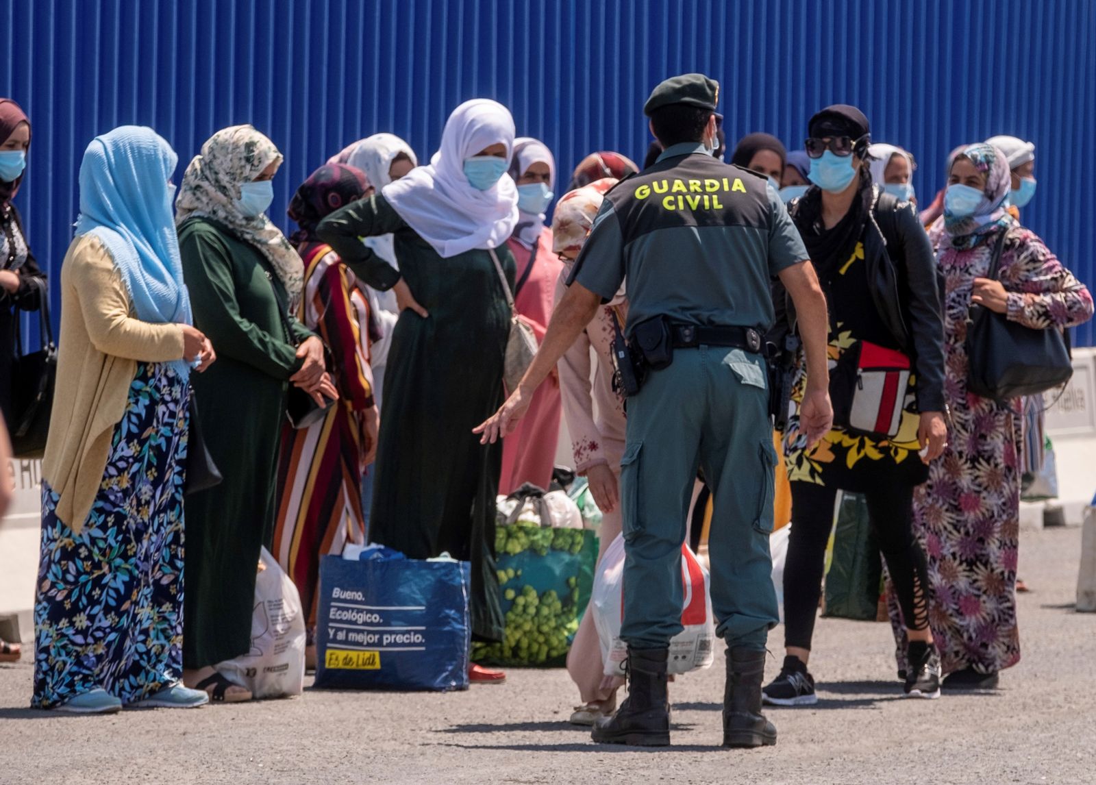 La protección de las trabajadoras migrantes en las cadenas de suministro de alimentos durante la COVID-19